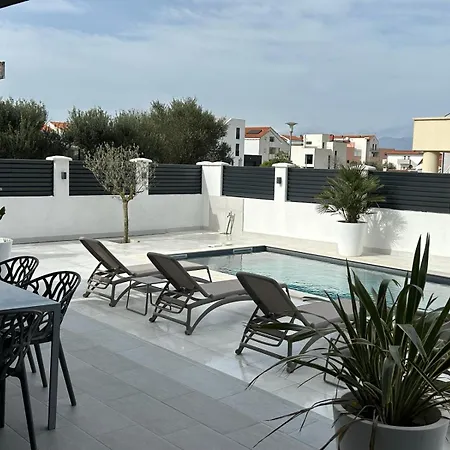 Cesare Apartment